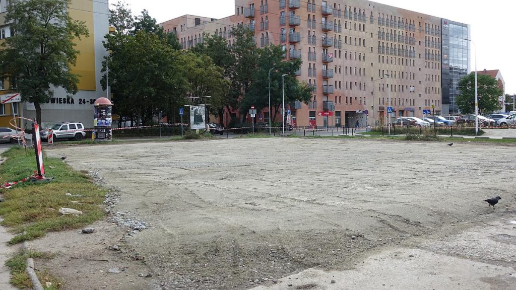 Porządki na parkingu