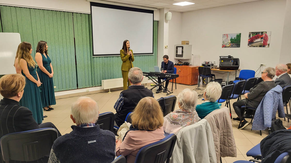 „Do grającej szafy grosik wrzuć…”, czyli muzyczne popołudnie na Popowicach.